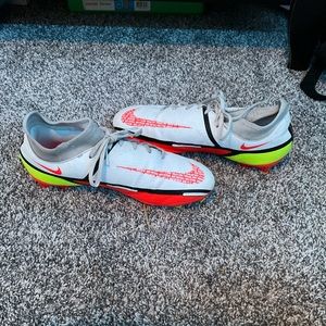 Soccer/football cleats